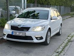 Weiß Gebraucht 2011 Skoda Octavia vRS Kombi | 5.900 € (Guter Preis)