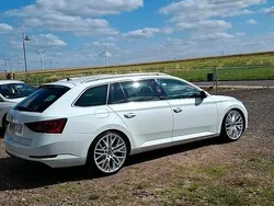 Weiß Gebraucht 2015 Skoda Superb Style Kombi | 15.799 € (Fairer Preis)