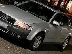 Grau Gebraucht 2001 Audi A4 Limousine | 699 € (Superpreis)
