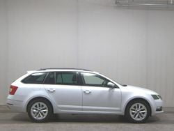 Weiss Gebraucht 2020 Skoda Octavia Style Kombi | 14.380 € (Superpreis)
