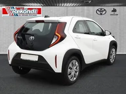 Weiß Gebraucht 2024 Toyota Aygo Business Edition Kleinwagen | 14.990 € (Guter Preis)