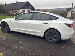 Weiß Gebraucht 2020 Tesla Model 3 Standard Range Plus Limousine | 24.400 € (Fairer Preis)