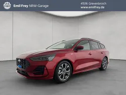 Fantasticrot metallic Gebraucht 2024 Ford Focus ST-Line Kombi | 22.275 € (Superpreis)