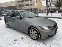 Grau Gebraucht 2011 BMW 318 Comfort Edition Limousine | 3.700 € (Superpreis)