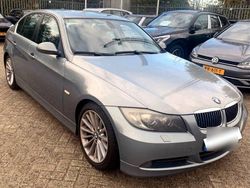 Silber Gebraucht 2005 BMW 325 Comfort Edition Limousine | 4.100 €