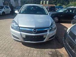 Silber Gebraucht 2010 Opel Astra Edition Limousine | 3.500 € (Superpreis)