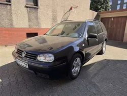 Schwarz Gebraucht 2001 VW Golf IV Kombi | 2.700 € (Etwas zu teuer)