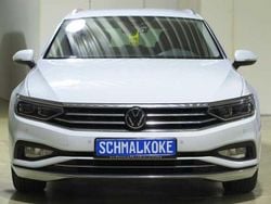 Glacier white (metallic) Gebraucht 2023 VW Passat Elegance Kombi | 26.950 € (Guter Preis)