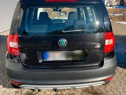 Schwarz Gebraucht 2013 Skoda Yeti SUV | 6.050 € (Fairer Preis)