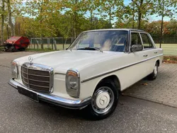 Weiß Gebraucht 1974 Mercedes 200 Limousine | 7.990 €