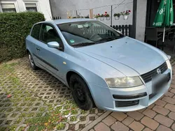 Grau Gebraucht 2002 Fiat Stilo Kleinwagen | 800 €