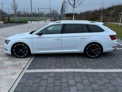Weiß Gebraucht 2016 Skoda Superb Style Kombi | 12.900 € (Guter Preis)