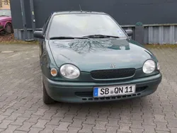 Grün 0 metallic Gebraucht 1999 Toyota Corolla Limousine | 4.950 €