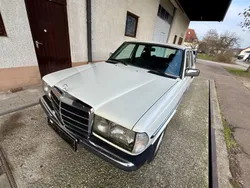 Weiß Gebraucht 1982 Mercedes 200 Limousine | 4.900 €