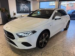 Weiß Gebraucht 2025 Mercedes A250 Urban Limousine | 29.995 € (Guter Preis)