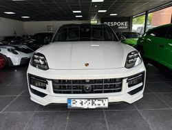 Grau Gebraucht 2024 Porsche Cayenne Turbo SUV | 189.900 €