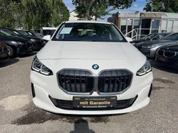Weiß Gebraucht 2022 BMW 218 Active Tourer Van / Kleinbus | 18.950 € (Superpreis)
