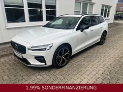 Crystal white pearl metallic Gebraucht 2024 Volvo V60 Plus Kombi | 39.890 € (Fairer Preis)
