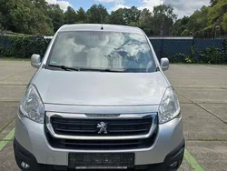 Grau Gebraucht 2015 Peugeot Partner Tepee Active Van / Kleinbus | 3.950 € (Superpreis)