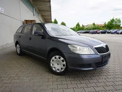 Anthracitegrau metallic Gebraucht 2012 Skoda Octavia Kombi | 2.950 €