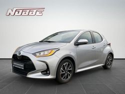 Silber Gebraucht 2023 Toyota Yaris Hybrid Comfort Limousine | 21.890 € (Fairer Preis)