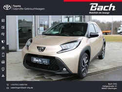 Ginger beige / schwarz Gebraucht 2025 Toyota Aygo Kleinwagen | 18.670 € (Etwas zu teuer)