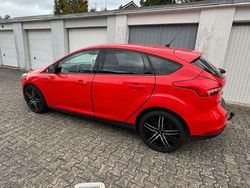 Schwarz Gebraucht 2015 Ford Focus Trend Limousine | 9.000 € (Teuer)