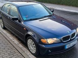 Blau Gebraucht 2004 BMW 318 Limousine | 2.000 € (Guter Preis)