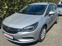 Silber Gebraucht 2019 Opel Astra Edition Limousine | 11.850 € (Etwas zu teuer)