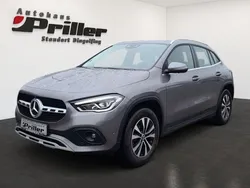 Grau Gebraucht 2020 Mercedes GLA250 Style SUV | 34.900 € (Teuer)