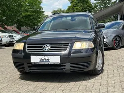 Schwarz Gebraucht 2001 VW Passat Kombi | 950 € (Superpreis)