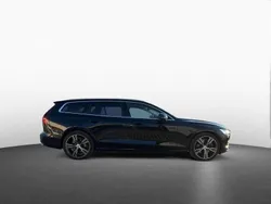 Metallic Gebraucht 2021 Volvo V60 Kombi | 39.570 € (Etwas zu teuer)