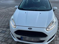 Weiß Gebraucht 2016 Ford Fiesta Celebration Kleinwagen | 6.299 € (Fairer Preis)