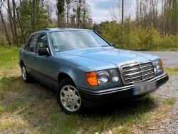 Blau Gebraucht 1988 Mercedes E230 Limousine | 7.499 €