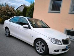 Weiß Gebraucht 2009 Mercedes C250 Limousine | 9.999 € (Fairer Preis)