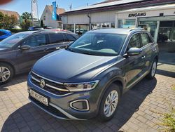 Indiumgrau metallic Gebraucht 2024 VW T-Roc Style SUV | 29.990 € (Guter Preis)