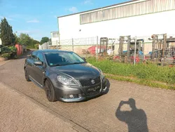 Grau Gebraucht 2010 Suzuki Kizashi Limousine | 8.200 € (Fairer Preis)