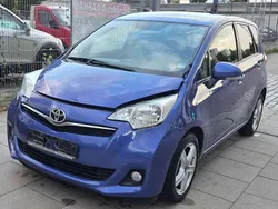 Blau Gebraucht 2012 Toyota Verso-S Club Van / Kleinbus | 3.600 €