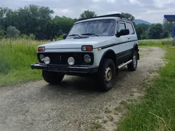 Weiß Gebraucht 2011 Lada niva SUV | 5.300 € (Fairer Preis)