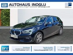 Schwarz black sapphire metallic (metallic) Gebraucht 2023 BMW 118 Advantage Kleinwagen | 21.980 € (Fairer Preis)