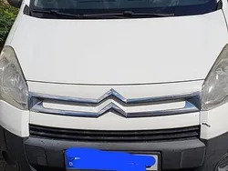 Weiß Gebraucht 2010 Citroën Berlingo Van / Kleinbus | 2.555 €