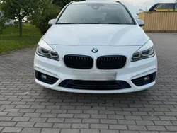 Weiß Gebraucht 2016 BMW 218 Gran Tourer Sport Line Van / Kleinbus | 11.099 € (Guter Preis)