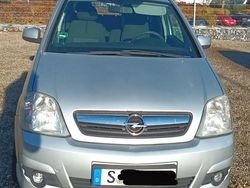 Silber Gebraucht 2009 Opel Meriva Van / Kleinbus | 3.300 € (Etwas zu teuer)
