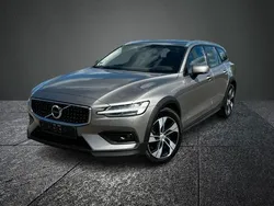Grau Gebraucht 2021 Volvo V60 CC Kombi | 20.800 € (Guter Preis)