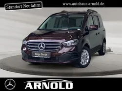 Rubellitrot Gebraucht 2024 Mercedes 180 Progressive Limousine | 30.450 € (Fairer Preis)
