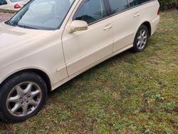Beige Gebraucht 2006 Mercedes 220 Kombi | 3.500 €