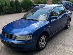 Blau Gebraucht 1999 VW Passat Limousine | 999 € (Fairer Preis)