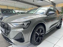 Grau Gebraucht 2022 Audi e-tron Black Edition SUV | 31.790 € (Superpreis)
