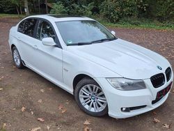 Weiß Gebraucht 2009 BMW 320 Limousine | 4.600 € (Guter Preis)