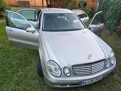 Silber Gebraucht 2002 Mercedes E220 Limousine | 3.700 €
